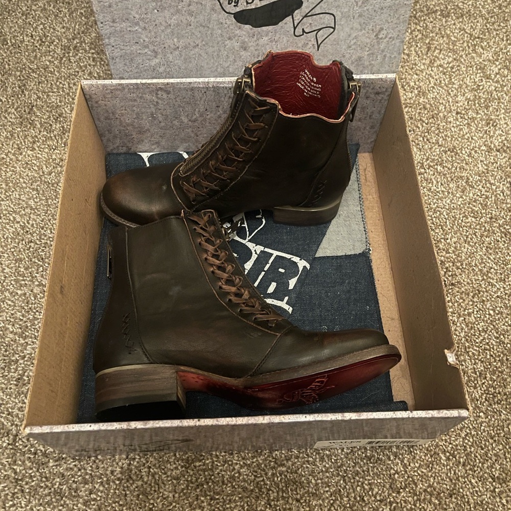 Free Bird Wales Black Boots - Size 8 (Brand New)